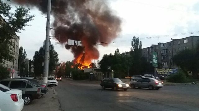 В Днепре загорелся склад: огонь раскинулся на 500 квадратных метров