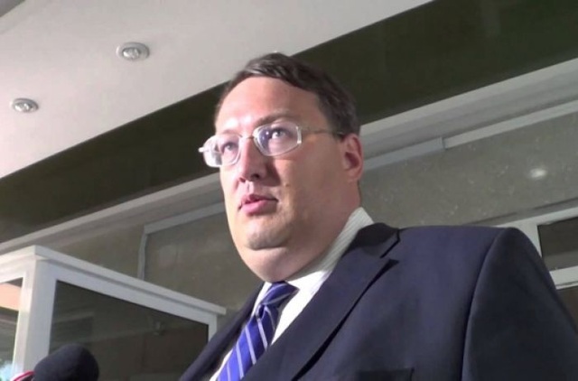 У Авакова предложили альтернативу введению виз с Россией