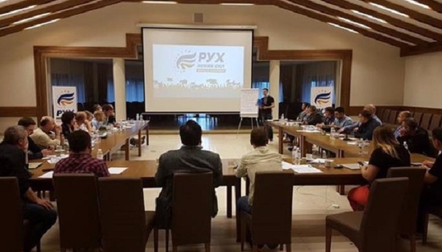 "Номера не дешевые": в сети показали, как сторонники Саакашвили работают в Карпатах