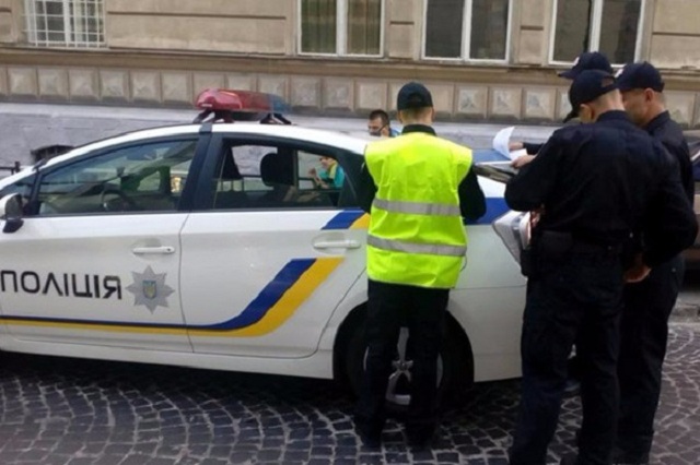 Проломил череп: во Львове посетитель тренажёрного зала избил тренера грифом