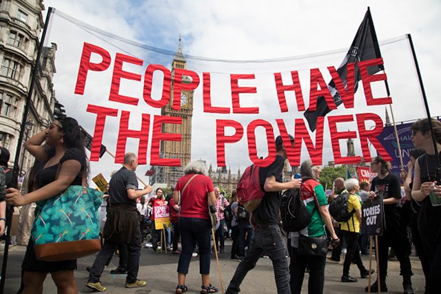 Протесты в Лондоне: активисты требуют отставки правительства Мэй