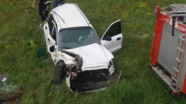 В Черниговской области грузовой поезд столкнулся с иномаркой, погиб один человек