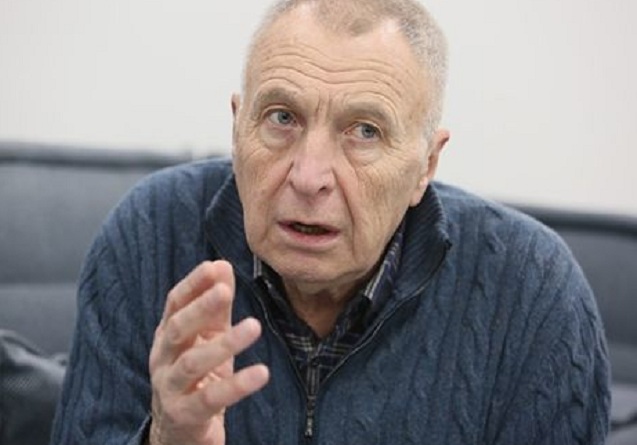 Российский режиссер Смирнов: Михалков как был потомственным холуем, так им и остался