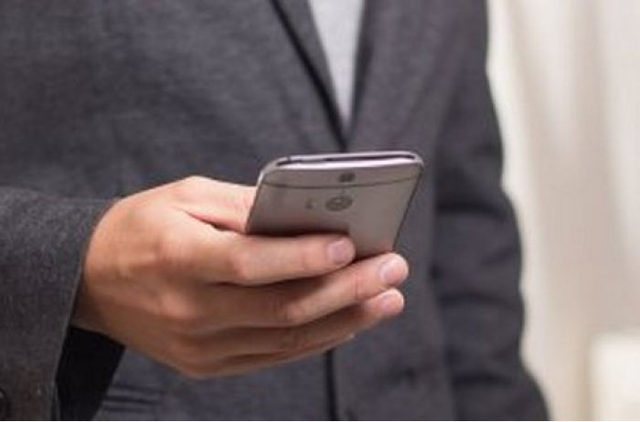 Кабмин дал добро расчетам через мобильные телефоны