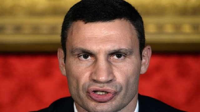 Суд затягивает рассмотрение переименования проспекта Ватутина на Шухевича в Киеве