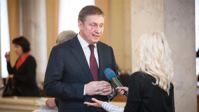 В представлении на Добкина фигурирует еще один нардеп, - СМИ