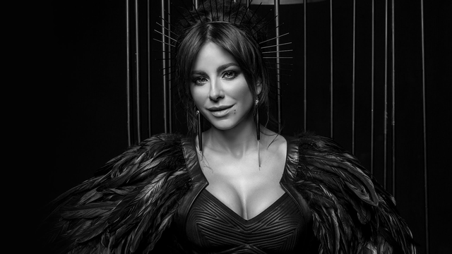 Сбежавшая в РФ украинская звезда приехала в Киев за нарядами: фотофакт