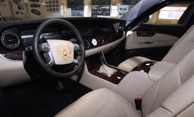 Лепим Герб России и берем 6 млрд: в сети высмеяли передовой лимузин Путина