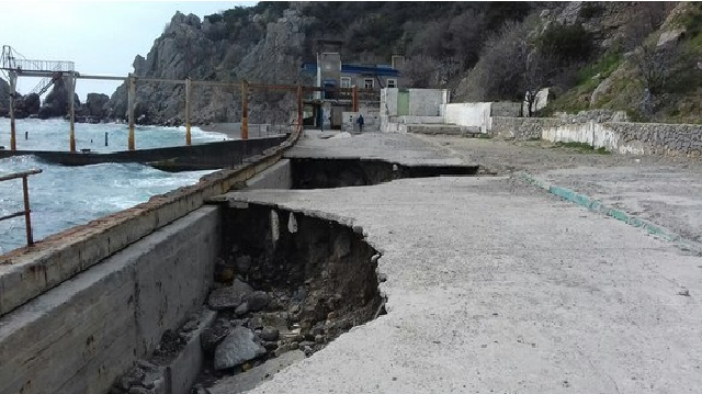 "Понаєхавший" запитав запальничку. Чоловік дав з Тризубом. Довга пауза та відвисла щелепа. Ледь видавив: “спАсибА”" - Кримський бандерівець
