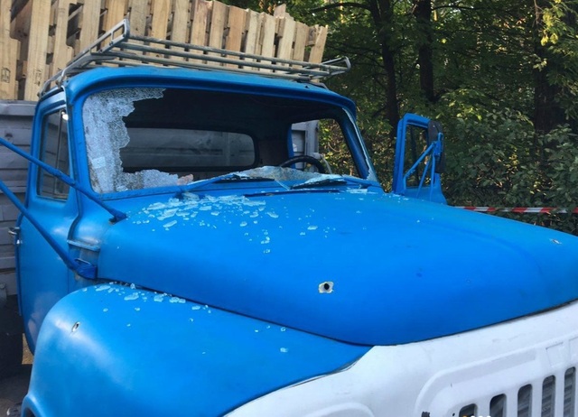 Грузовик сбивал авто, по нему стреляли: в Киеве произошла жуткая потасовка