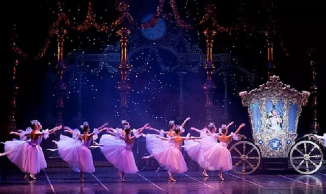 Американская клиентка для "Миротворца": в оккупированном Крыму выступила балерина из Нью-Йорка