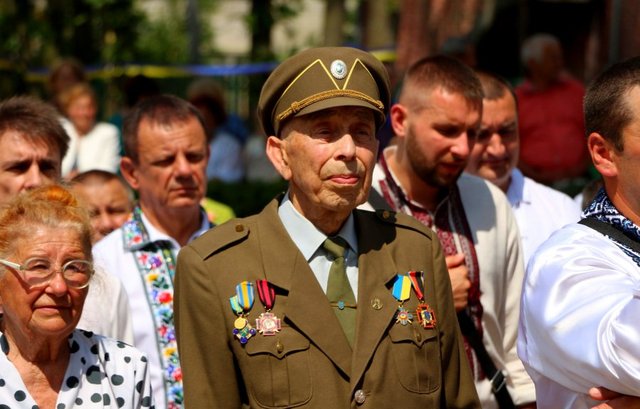 На Львовщине во время выступления возле памятника Шухевичу умер глава районного братства ОУН-УПА