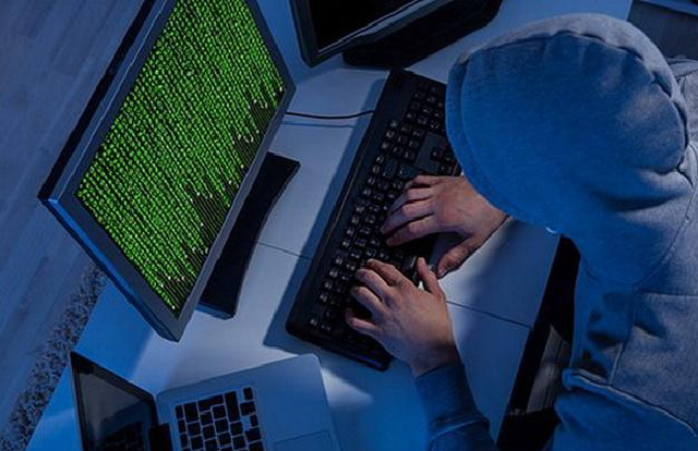 Хакеры взломали сайт Минобразования и выложили непристойные фото