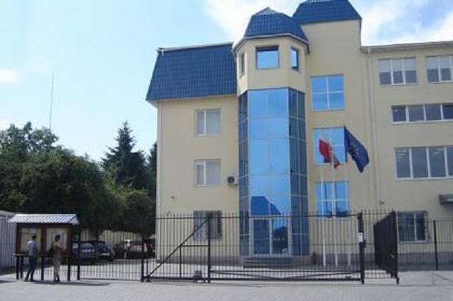 В Луцке неизвестные устроили провокацию возле консульства Польши