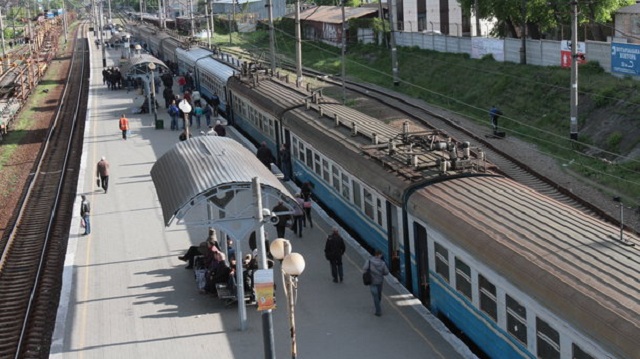 В Киеве с электрички сняли полуживого школьника-зацепера