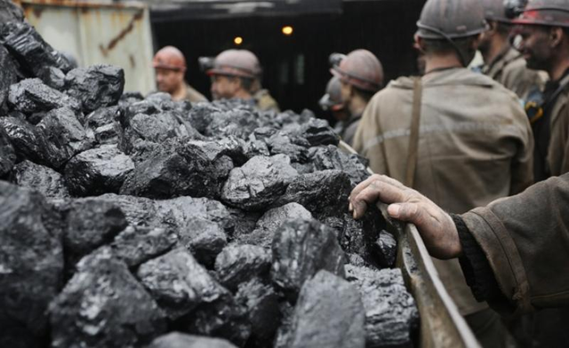 Страна осталась без угля. Зато Порошенко и Ахметов наживаются на «Роттердаме»