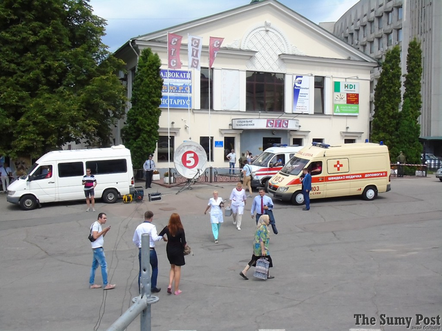 У Сумах люди втрачали свідомість, чекаючи Порошенка, – ЗМІ