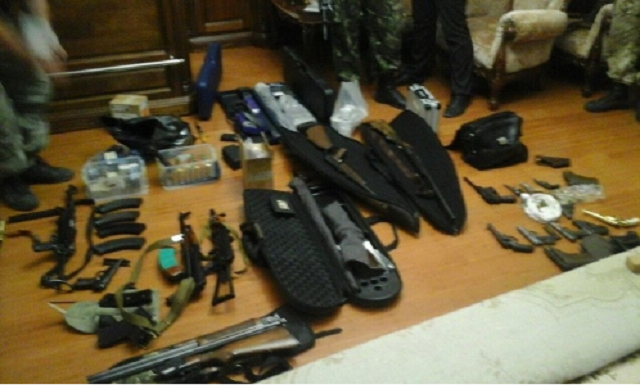 Вещдоки на продажу. Силовики наладили бизнес по торговле оружием и антиквариатом