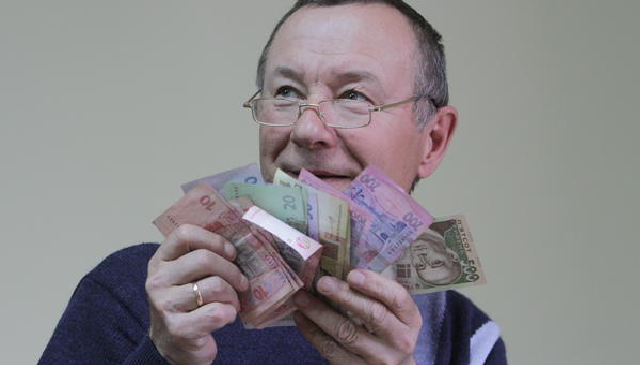 Какие налоги украинцам придется платить по-новому