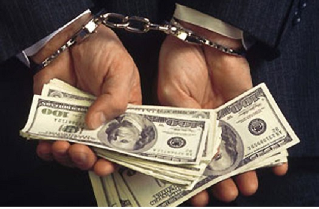 В Хмельницком на взятке $4,5 тыс. задержали замдиректора колледжа