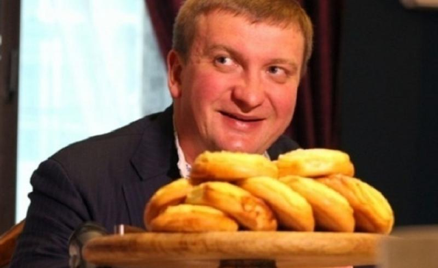 Петренко поужинает с мужчиной за 12 тысяч грн