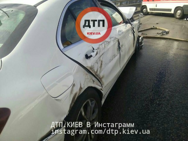 Огонь, скорая, пожарная: в Киеве случилось жуткое ДТП