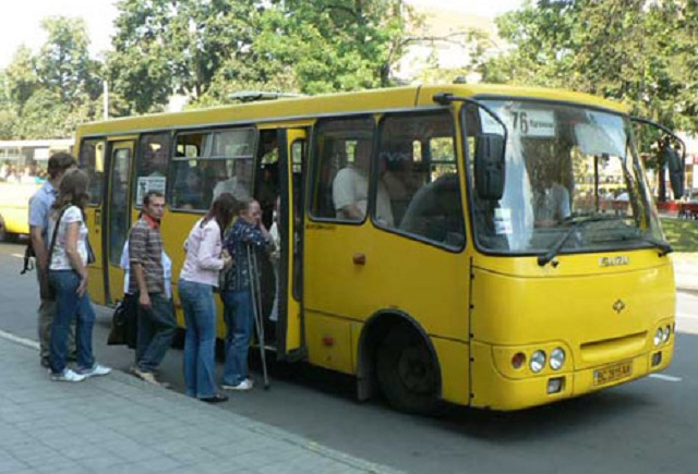 Во Львове водитель маршрутки отсудил 10 тысяч гривен у пассажира