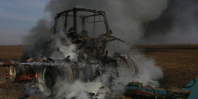 На Донбассе трактор с людьми взорвался на мине, есть пострадавшие