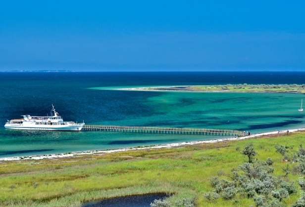 Около 300 отдыхающих застряли в море возле Скадовска