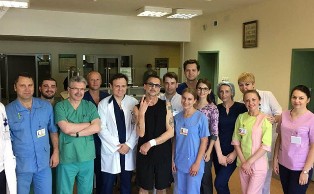 Лидера группы Depeche Mode Дэйва Гаана выписали из больницы в Минске