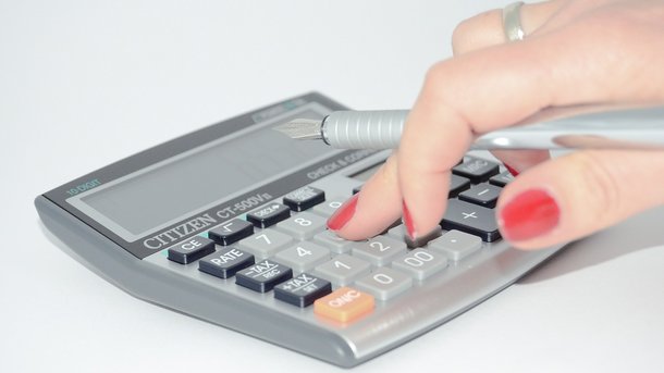 Украинцам стали чаще приходить "письма счастья" от налоговой