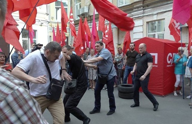 В сети появилось видео драки Мосийчука и Каплина