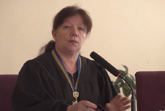 Статки "простої" судді Валентини Декаленко