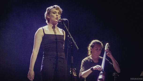 Французская певица умерла на сцене прямо во время своего концерта