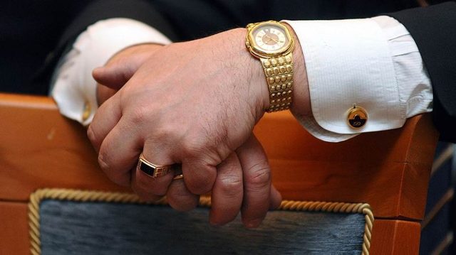 Скандальный топ-чиновник отстранен от должности