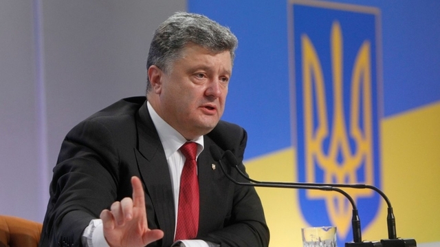 "А еще Порошенко переодевается в клошара и ходит по Крещатику"