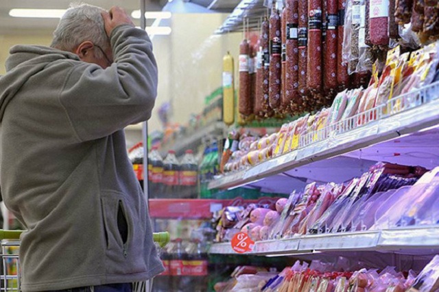 Средняя украинская семья тратит 53% дохода на еду, малообеспеченная - все 80%