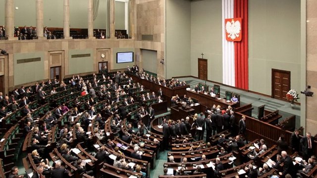 В Польше приняли закон «посягающий на демократию»