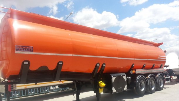 На Львовщине бензовоз столкнулся с легковушкой, пострадали дети