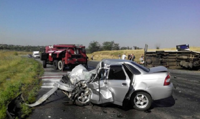 ДТП в Запорожской области: погиб мужчина, еще 9 человек пострадали