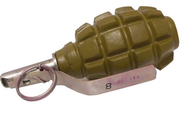 “Граната” із запискою. Поліція відкрила кримінальне провадження через погрози меру Черкас