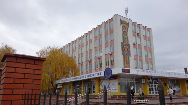 Главу филиала ДонНУ задержали при получении очередной взятки