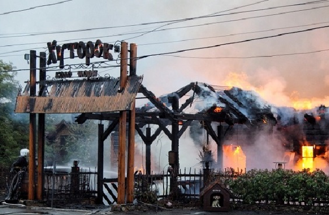 На набережной Одессы сильный пожар уничтожил ресторан: появились фото и видео