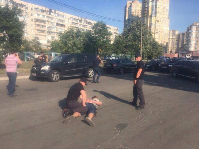 В Киеве на Трухановом острове задержали чиновника КП "Плесо"