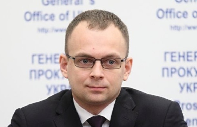 Экс-следователя ГПУ подозревают в присвоении денег и игровых автоматов, изъятых при обыске