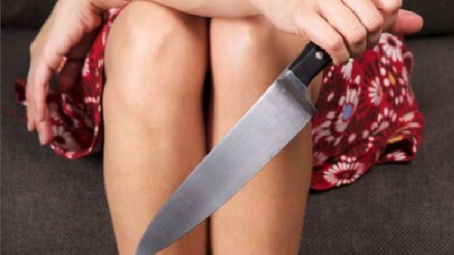 Девочка с оружием набросилась на работников торгового центра в Норвегии