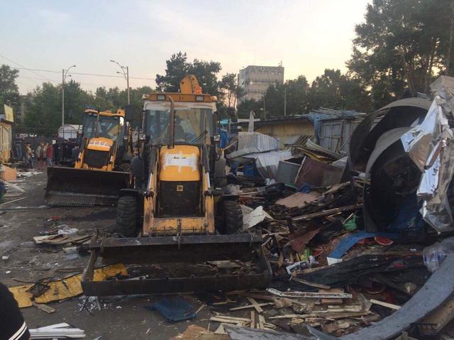 "Це ж ср@нь господня!" Кличко рассказал о сносе рынка на Лесном