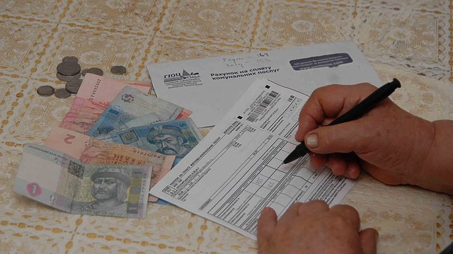 Власти украинских городов втихую подняли квартплату, чтобы обирать народ – эксперт