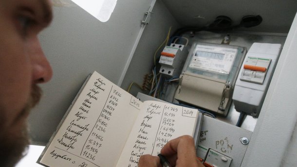 Придется ли украинцам платить за коммуналку соседей: президент подписал важный закон