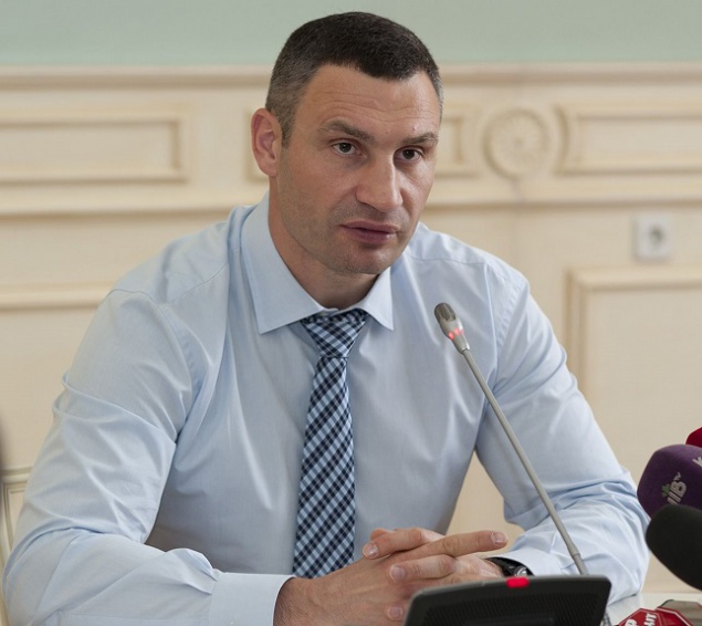 Кличко обещает через несколько лет отремонтировать все дороги Киева